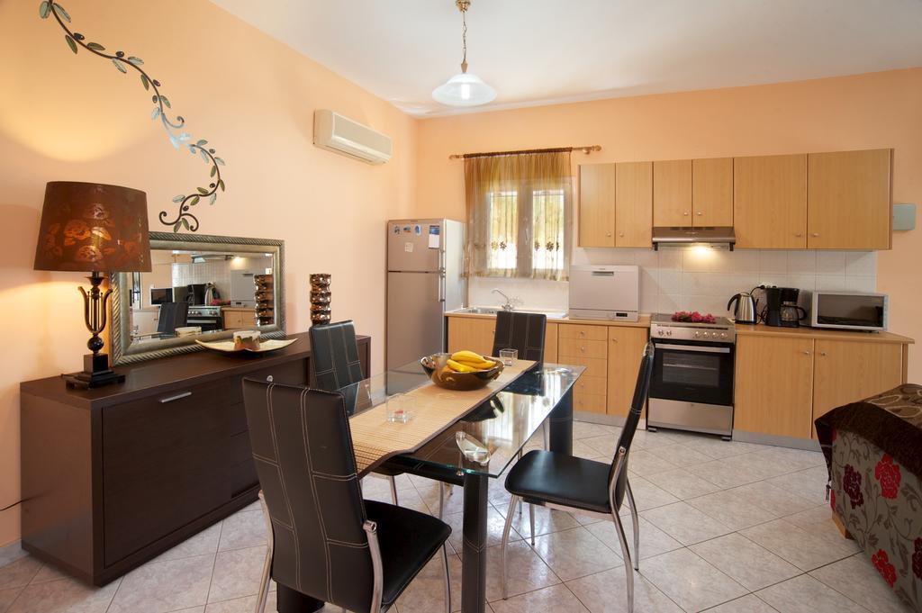 George Apartments Лурдата Номер фото