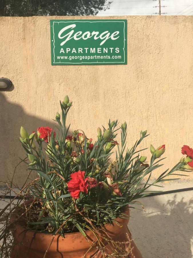 George Apartments Лурдата Экстерьер фото